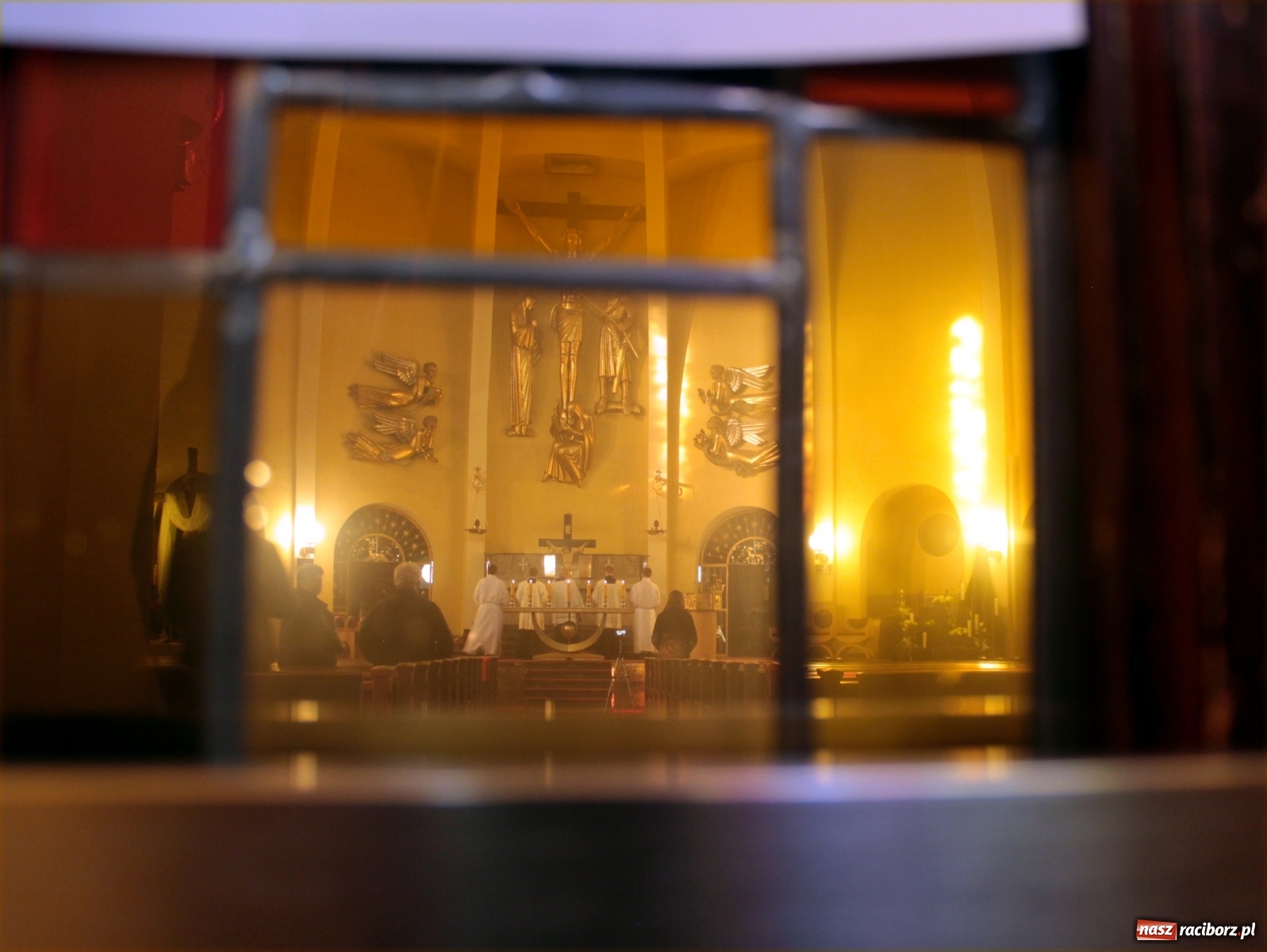 Zdjęcie w galerii na portalu naszraciborz.pl: Groby Pańskie w raciborskich parafiach [FOTO] wiadomości z regionu