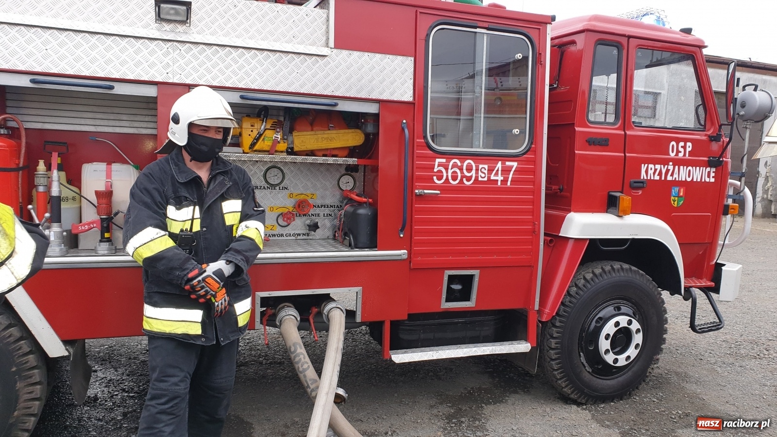 Zdjęcie w galerii na portalu naszraciborz.pl: Pożar kurnika w Zabełkowie. Dym był widoczny z kilku kilometrów! [FOTO i WIDEO] wiadomości z regionu