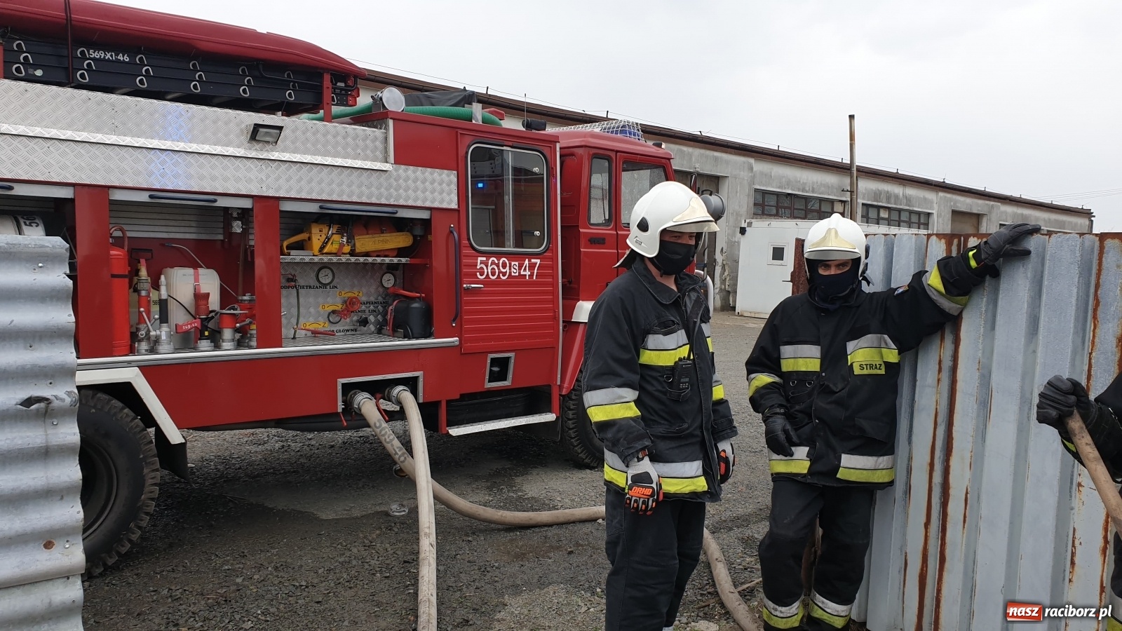 Zdjęcie w galerii na portalu naszraciborz.pl: Pożar kurnika w Zabełkowie. Dym był widoczny z kilku kilometrów! [FOTO i WIDEO] wiadomości z regionu