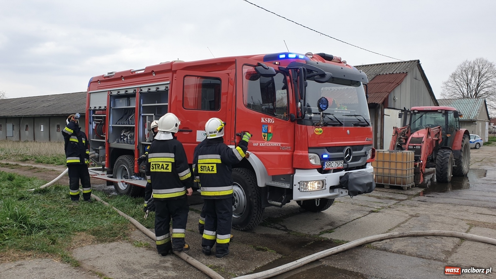 Zdjęcie w galerii na portalu naszraciborz.pl: Pożar kurnika w Zabełkowie. Dym był widoczny z kilku kilometrów! [FOTO i WIDEO] wiadomości z regionu