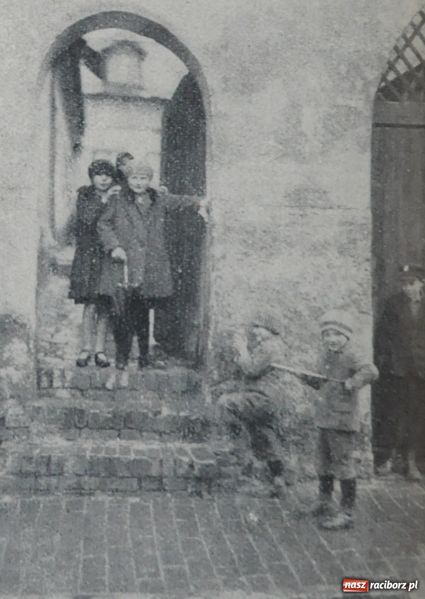 Zdjęcie w galerii na portalu naszraciborz.pl: Na dźwięk wielkanocnych dzwonów ludzie wyrzucali nienawiść z serc swoich  wiadomości z regionu