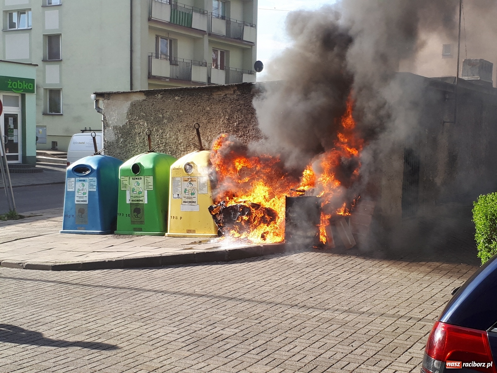 Zdjęcie w galerii na portalu naszraciborz.pl: Pożar kontenera na bioodpady przy Mickiewicza [FOTO] wiadomości z regionu