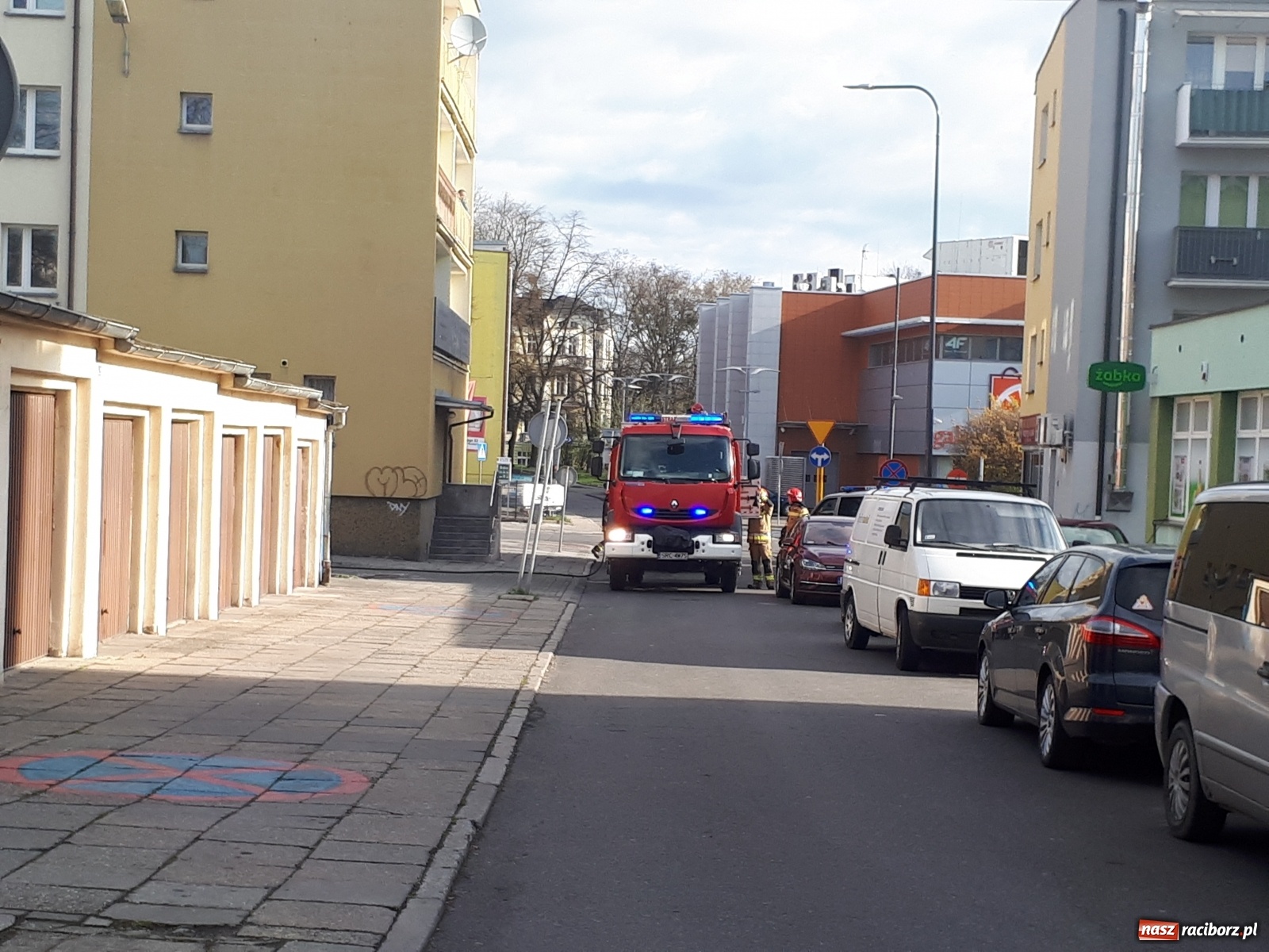 Zdjęcie w galerii na portalu naszraciborz.pl: Pożar kontenera na bioodpady przy Mickiewicza [FOTO] wiadomości z regionu