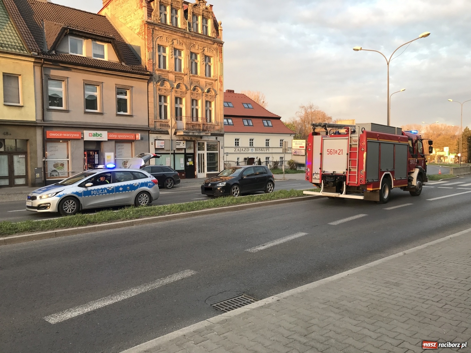 Zdjęcie w galerii na portalu naszraciborz.pl: Tak doszło do potrącenia na Londzina. Poszkodowana to pielęgniarka [FOTO i WIDEO] wiadomości z regionu