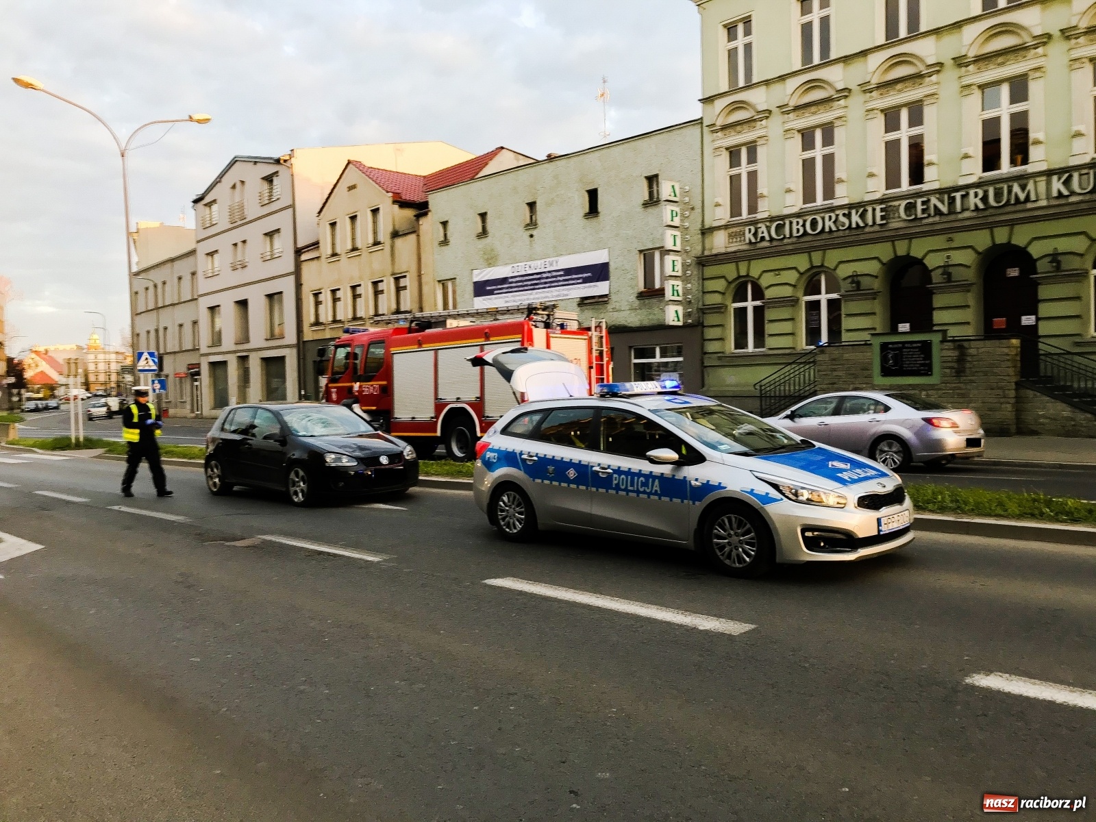 Zdjęcie w galerii na portalu naszraciborz.pl: Tak doszło do potrącenia na Londzina. Poszkodowana to pielęgniarka [FOTO i WIDEO] wiadomości z regionu