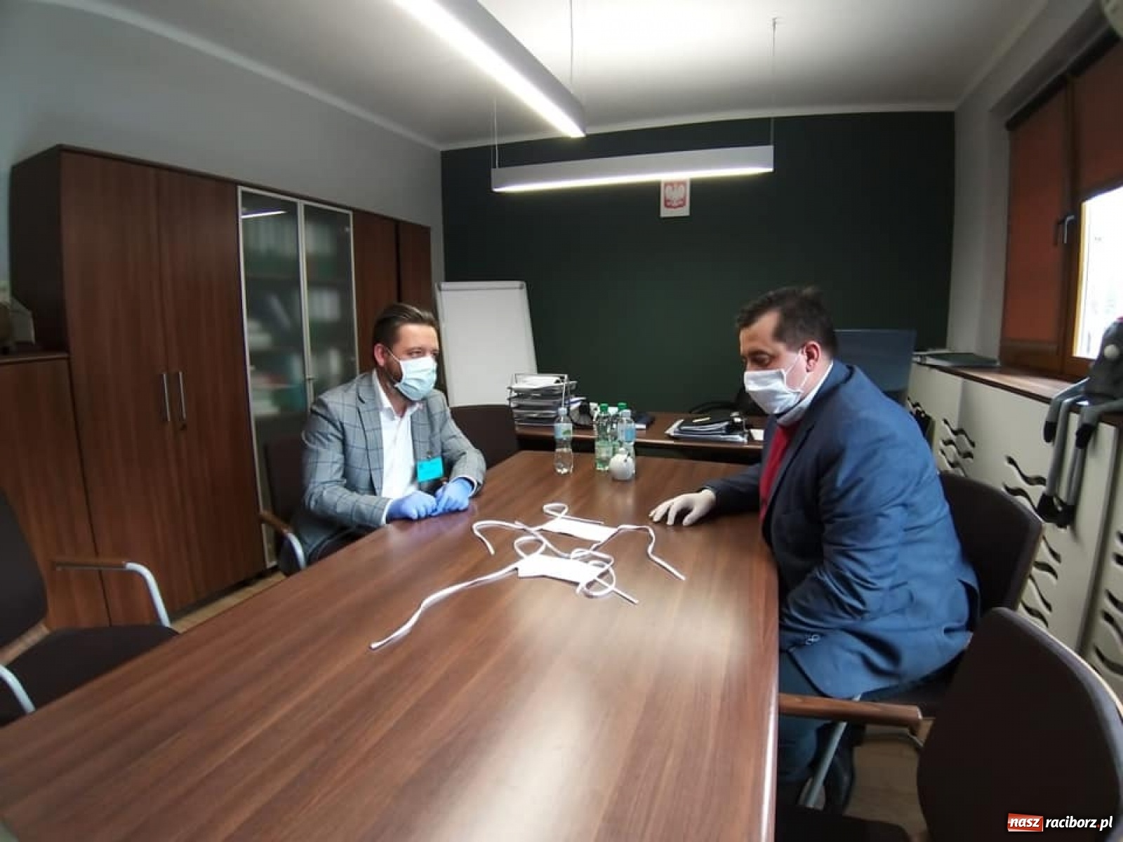 Zdjęcie w galerii na portalu naszraciborz.pl: Pierwsza partia maseczek wysłana do raciborzan wiadomości z regionu