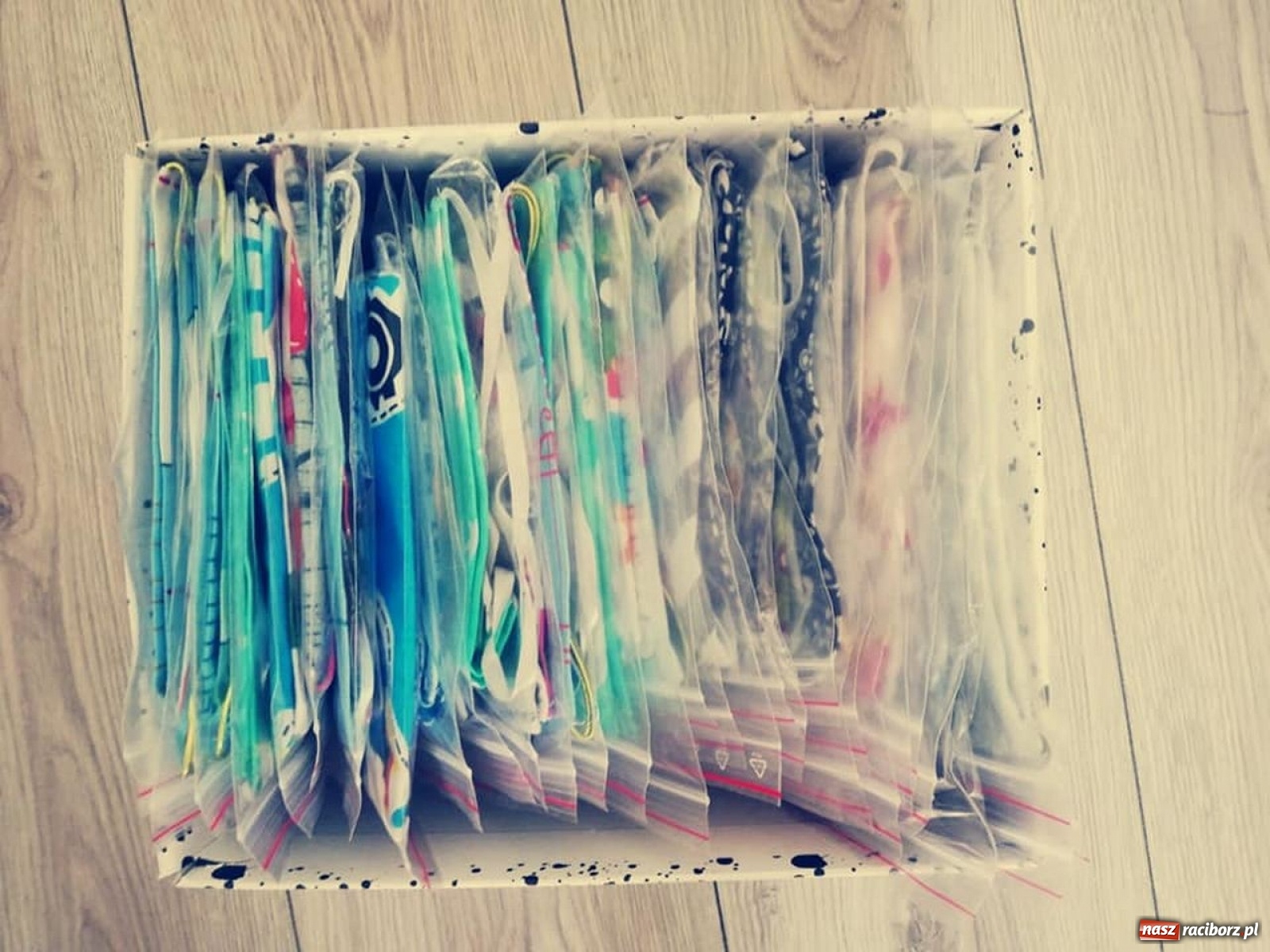 Zdjęcie w galerii na portalu naszraciborz.pl: Maszyny do szycia poszły w ruch. Kuźnia Kultury szyje maseczki wiadomości z regionu