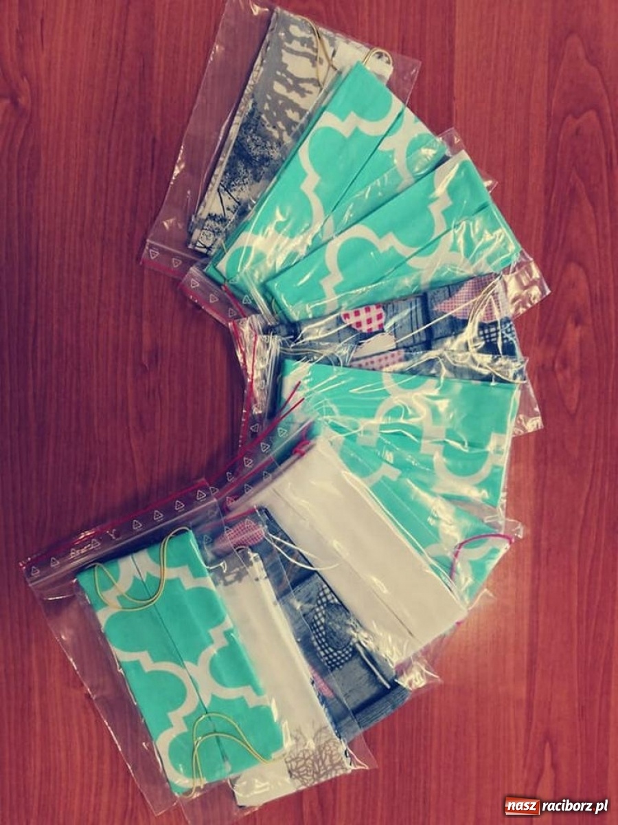 Zdjęcie w galerii na portalu naszraciborz.pl: Maszyny do szycia poszły w ruch. Kuźnia Kultury szyje maseczki wiadomości z regionu