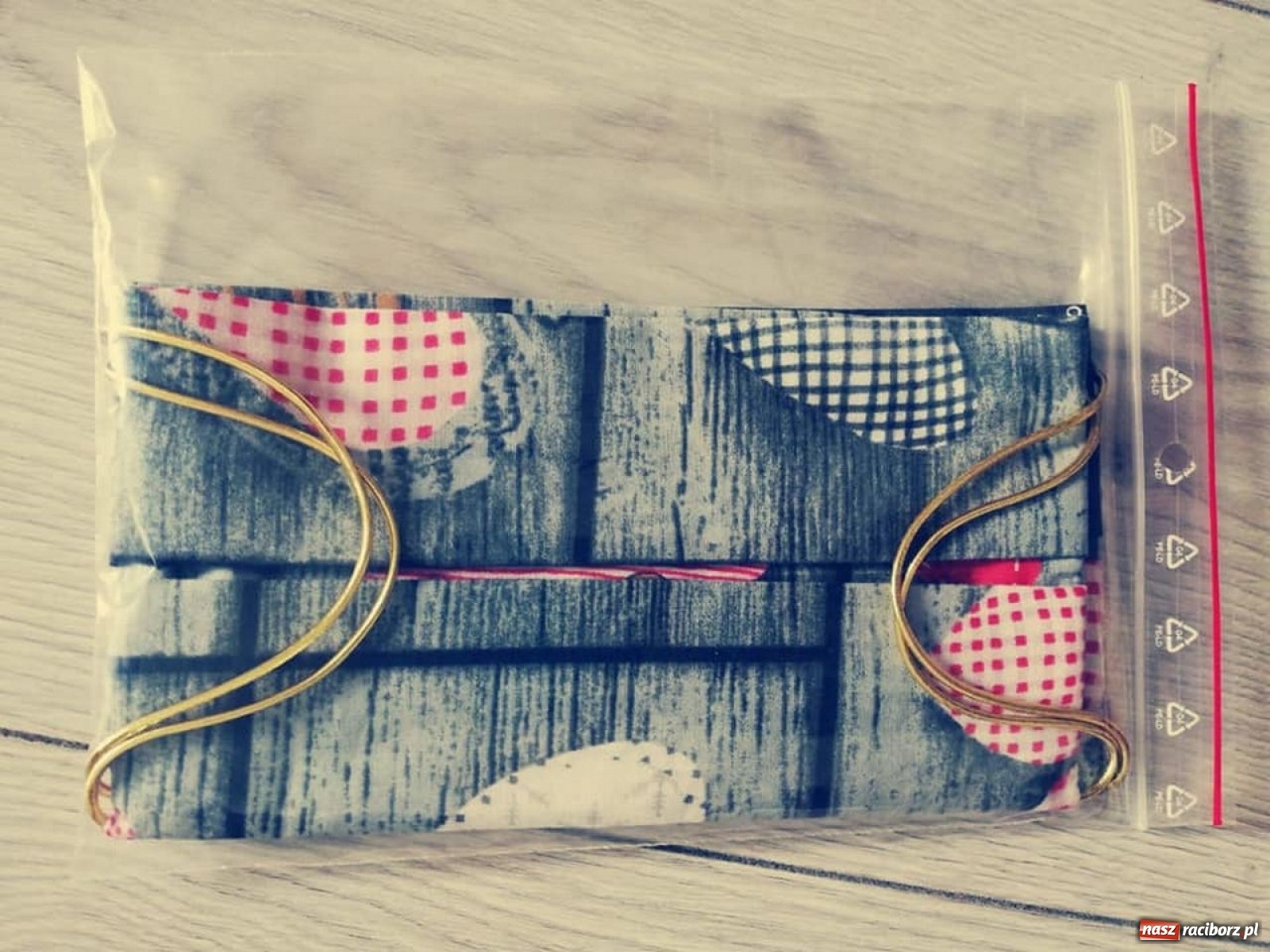 Zdjęcie w galerii na portalu naszraciborz.pl: Maszyny do szycia poszły w ruch. Kuźnia Kultury szyje maseczki wiadomości z regionu