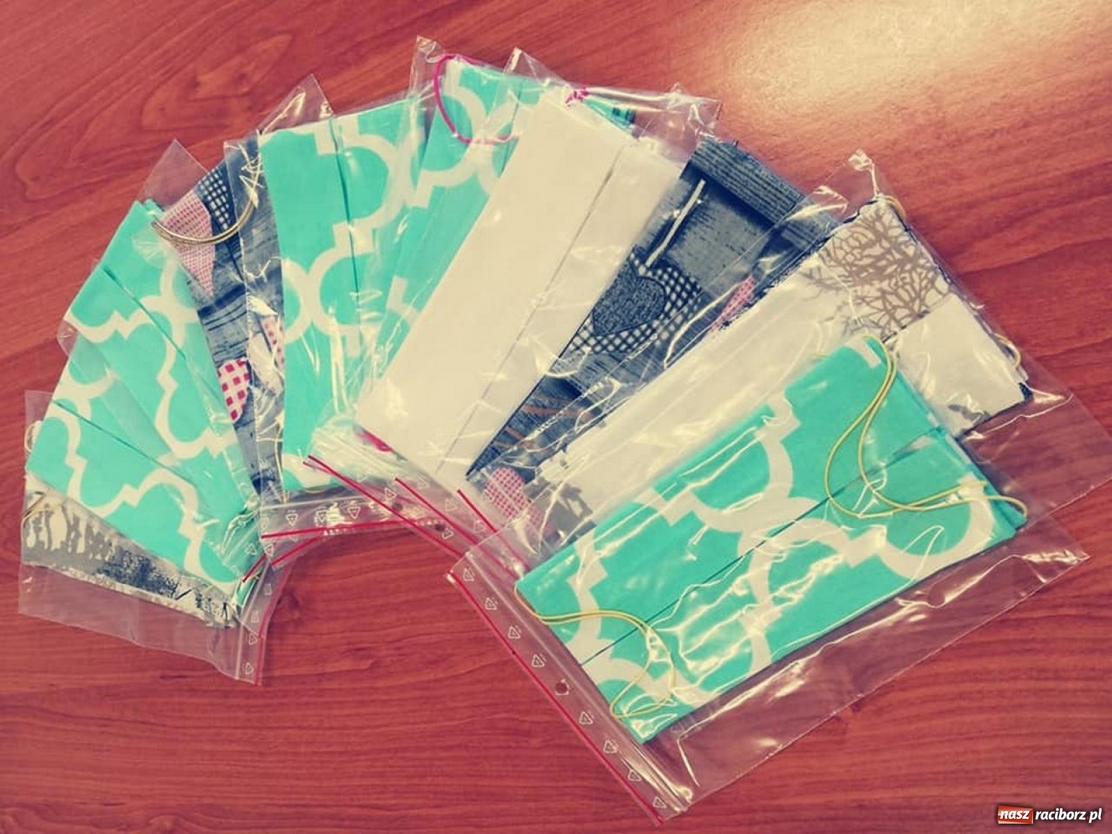 Zdjęcie w galerii na portalu naszraciborz.pl: Maszyny do szycia poszły w ruch. Kuźnia Kultury szyje maseczki wiadomości z regionu