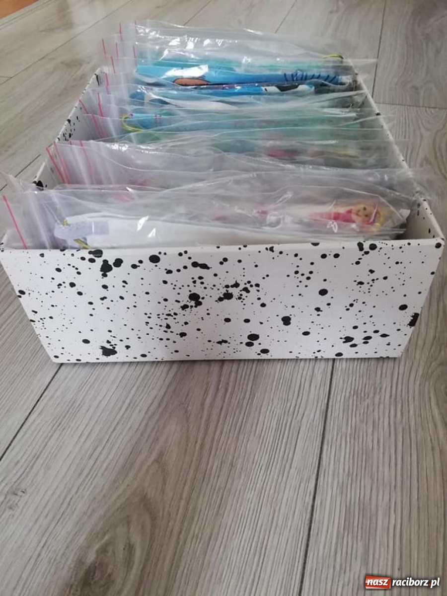 Zdjęcie w galerii na portalu naszraciborz.pl: Maszyny do szycia poszły w ruch. Kuźnia Kultury szyje maseczki wiadomości z regionu