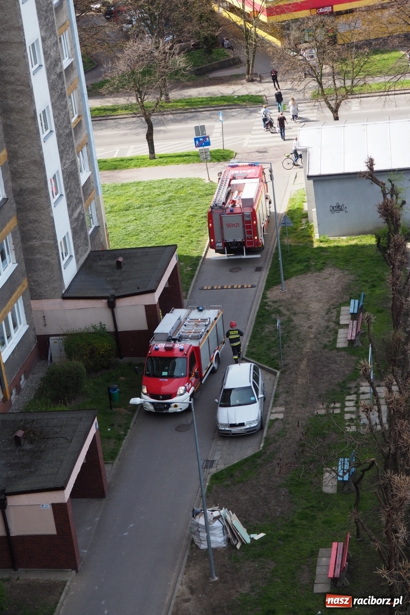 Zdjęcie w galerii na portalu naszraciborz.pl: Raport 998. Czad w mieszkaniu przy Katowickiej. Zwłoki mężczyzny w Krowiarkach wiadomości z regionu