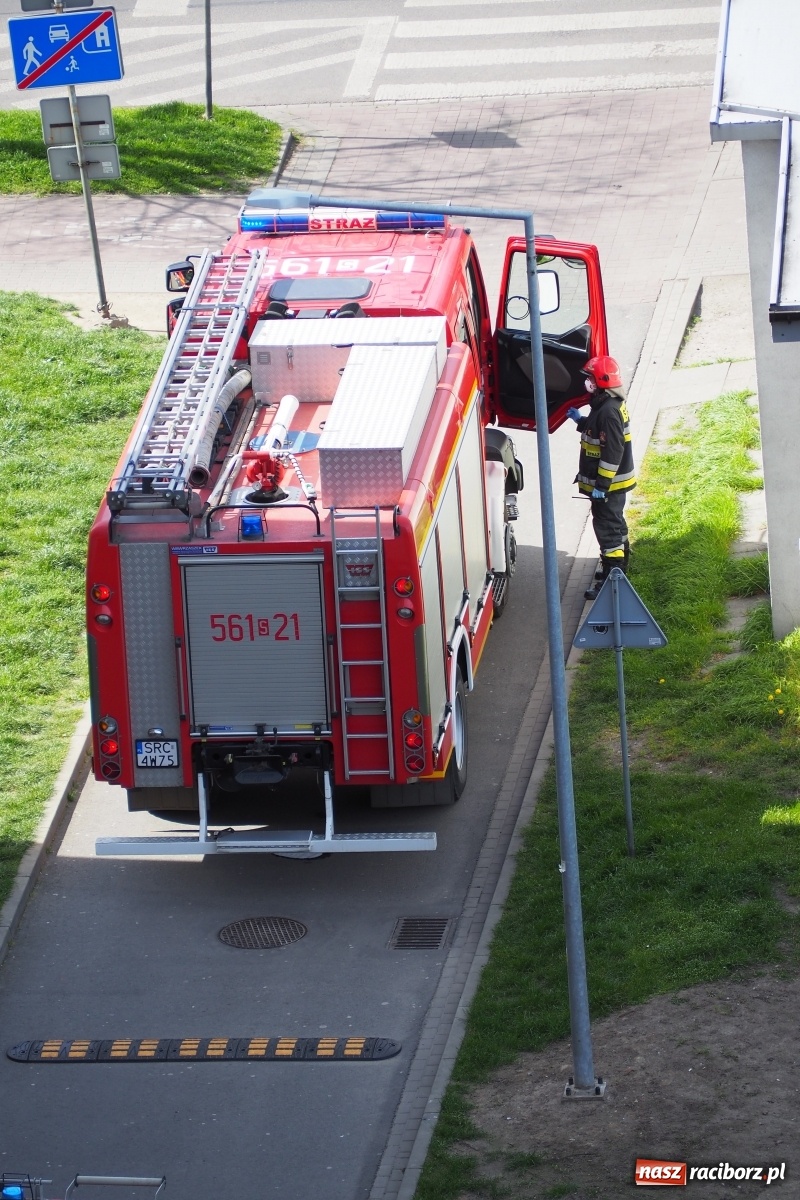 Zdjęcie w galerii na portalu naszraciborz.pl: Raport 998. Czad w mieszkaniu przy Katowickiej. Zwłoki mężczyzny w Krowiarkach wiadomości z regionu