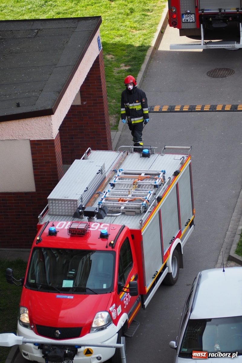 Zdjęcie w galerii na portalu naszraciborz.pl: Raport 998. Czad w mieszkaniu przy Katowickiej. Zwłoki mężczyzny w Krowiarkach wiadomości z regionu