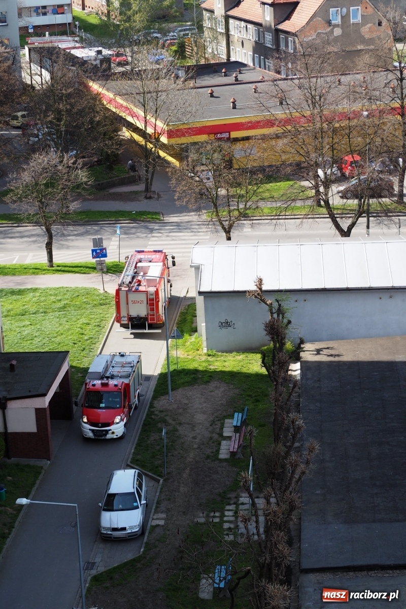 Zdjęcie w galerii na portalu naszraciborz.pl: Raport 998. Czad w mieszkaniu przy Katowickiej. Zwłoki mężczyzny w Krowiarkach wiadomości z regionu