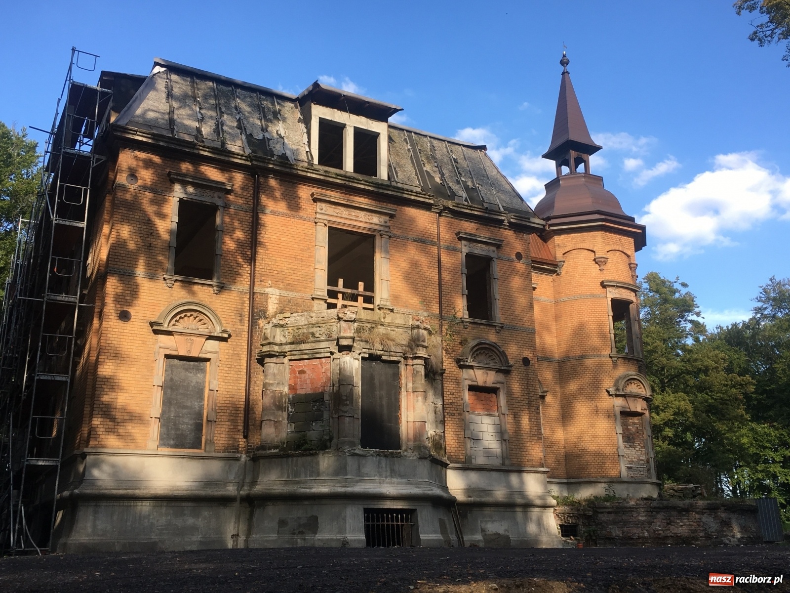 Zdjęcie w galerii na portalu naszraciborz.pl: Fundacja z Rzuchowa dostała 200 tys. zł na odbudowę pałacu  wiadomości z regionu