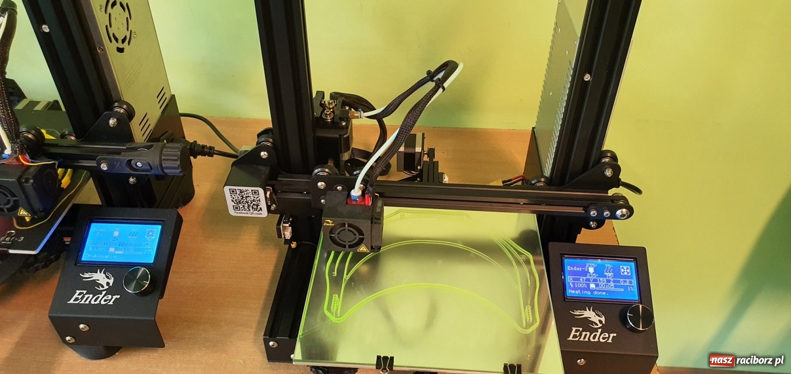 Zdjęcie w galerii na portalu naszraciborz.pl: Drukarki 3D z Mechanika drukują przyłbice  wiadomości z regionu