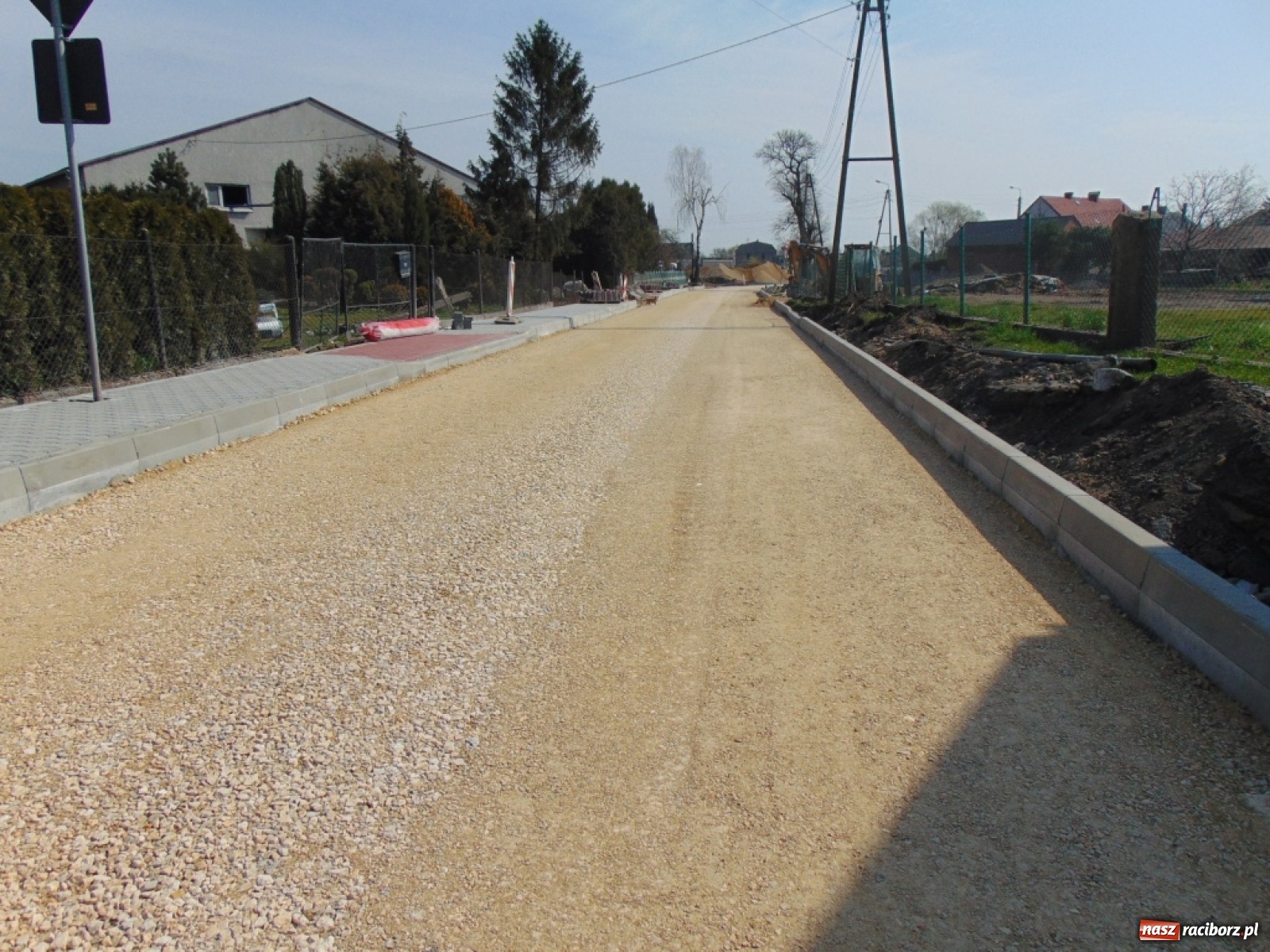 Zdjęcie w galerii na portalu naszraciborz.pl: Powiat realizuje planowane inwestycje drogowe w gminie Kuźnia Raciborska wiadomości z regionu