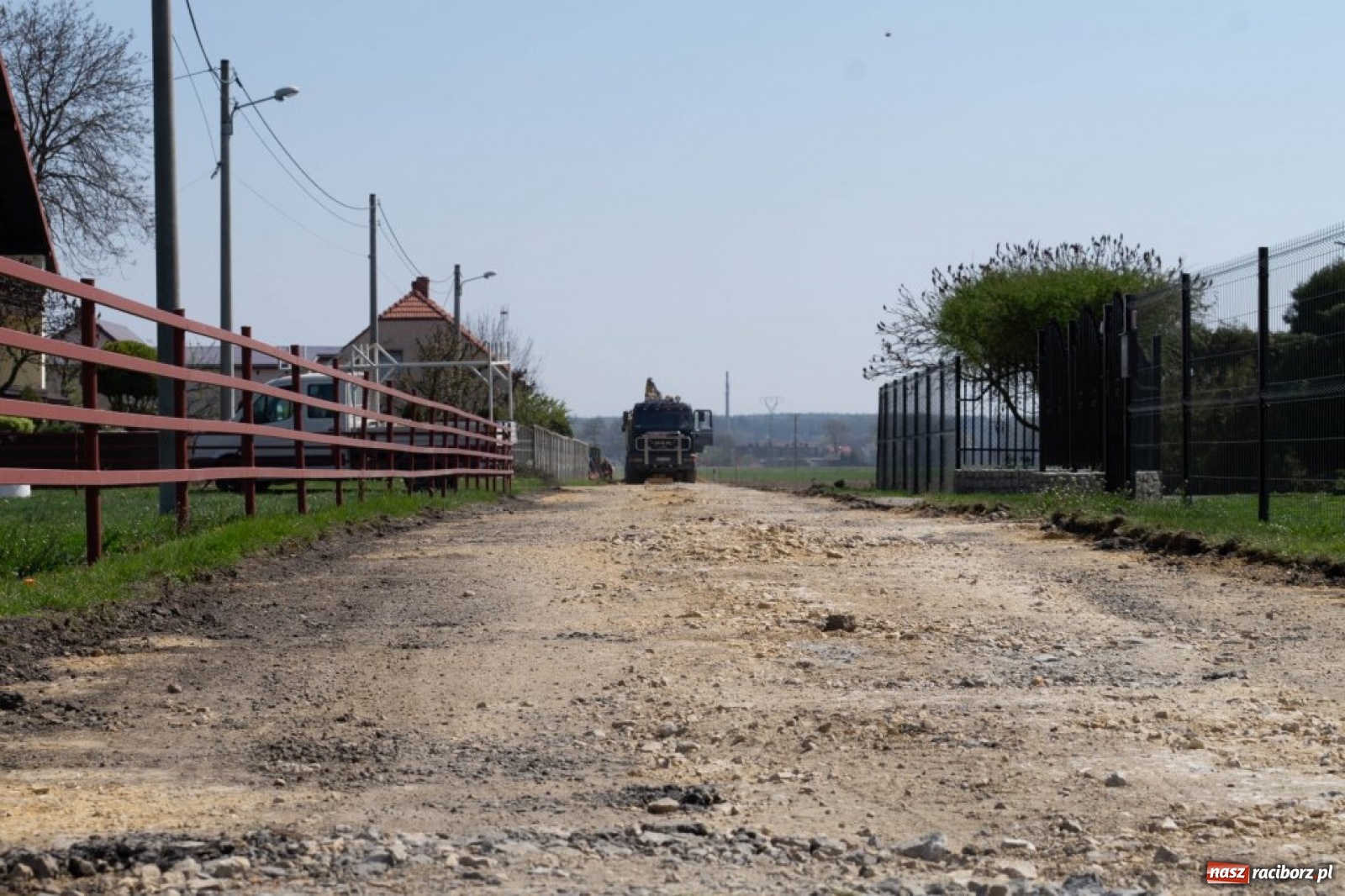 Zdjęcie w galerii na portalu naszraciborz.pl: Oczyszczalnia w Ciechowicach z nową drogą wiadomości z regionu