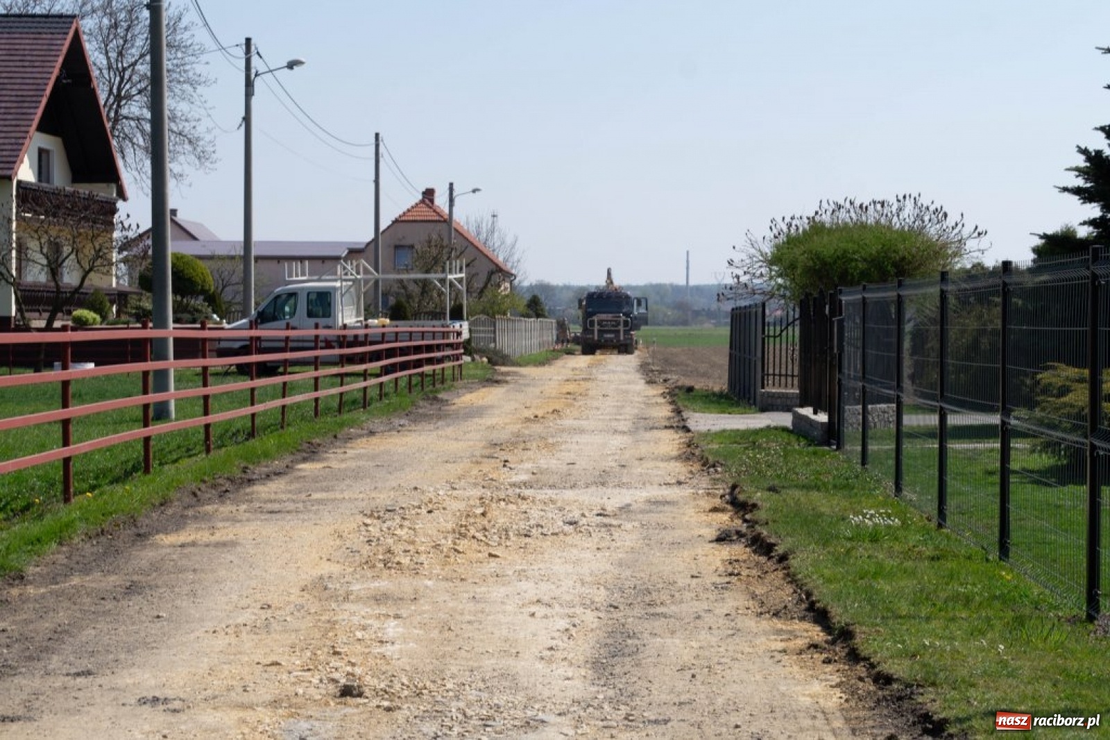 Zdjęcie w galerii na portalu naszraciborz.pl: Oczyszczalnia w Ciechowicach z nową drogą wiadomości z regionu