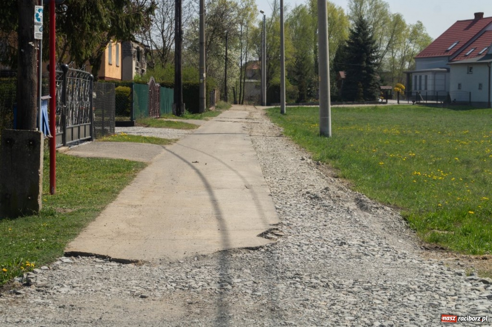 Zdjęcie w galerii na portalu naszraciborz.pl: Oczyszczalnia w Ciechowicach z nową drogą wiadomości z regionu
