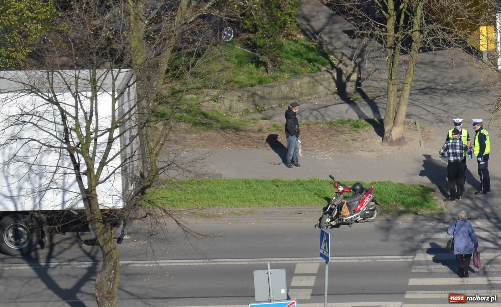 Zdjęcie w galerii na portalu naszraciborz.pl: Jeden nie zauważył, drugi źle zaparkował  wiadomości z regionu