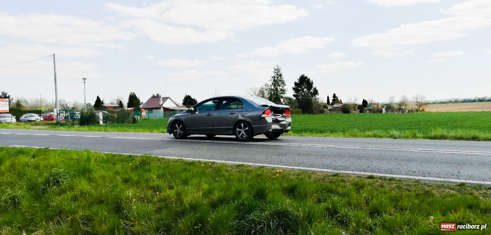 Zdjęcie w galerii na portalu naszraciborz.pl: Zderzenie hondy i volkswagena na Ocicach [FOTO] wiadomości z regionu