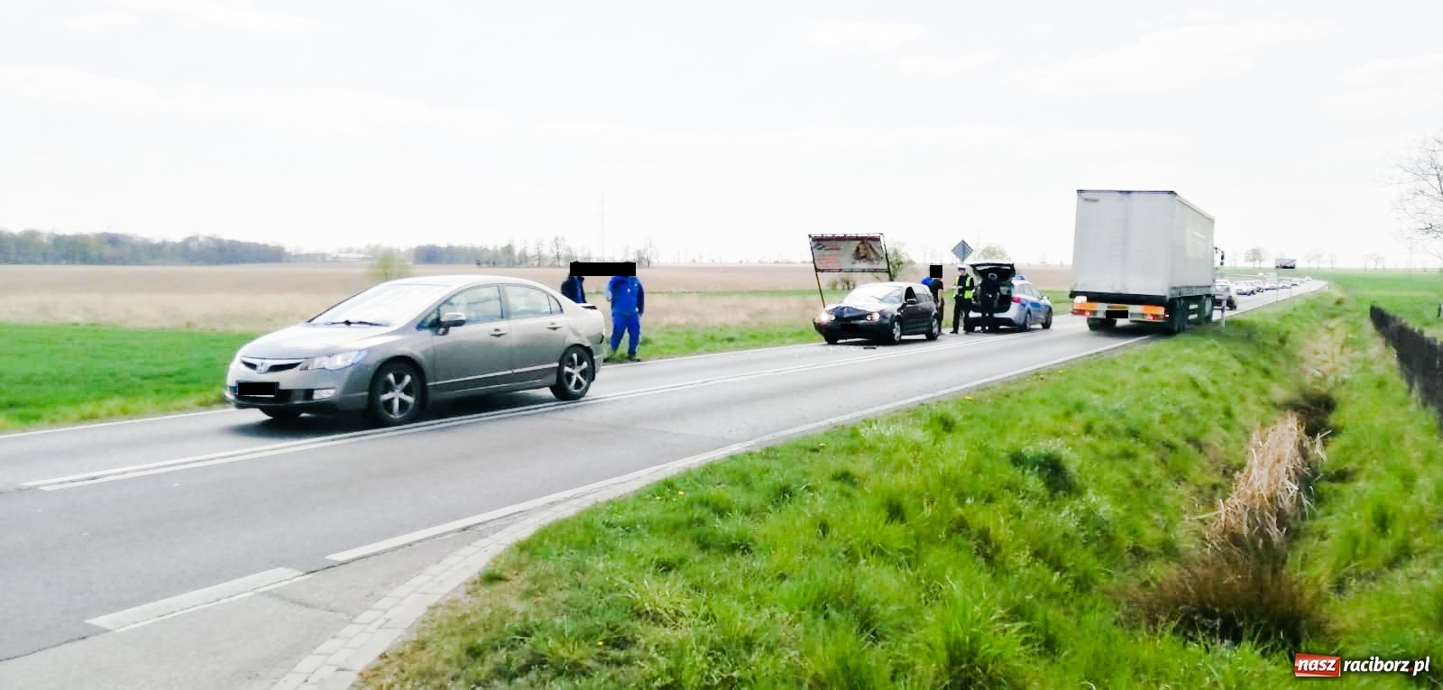 Zdjęcie w galerii na portalu naszraciborz.pl: Zderzenie hondy i volkswagena na Ocicach [FOTO] wiadomości z regionu