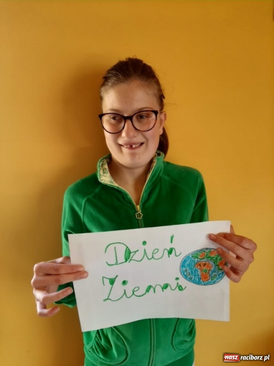 Zdjęcie w galerii na portalu naszraciborz.pl: Światowy Dzień Ziemi. Uczniowie ZSS pamiętają o ekologii wiadomości z regionu