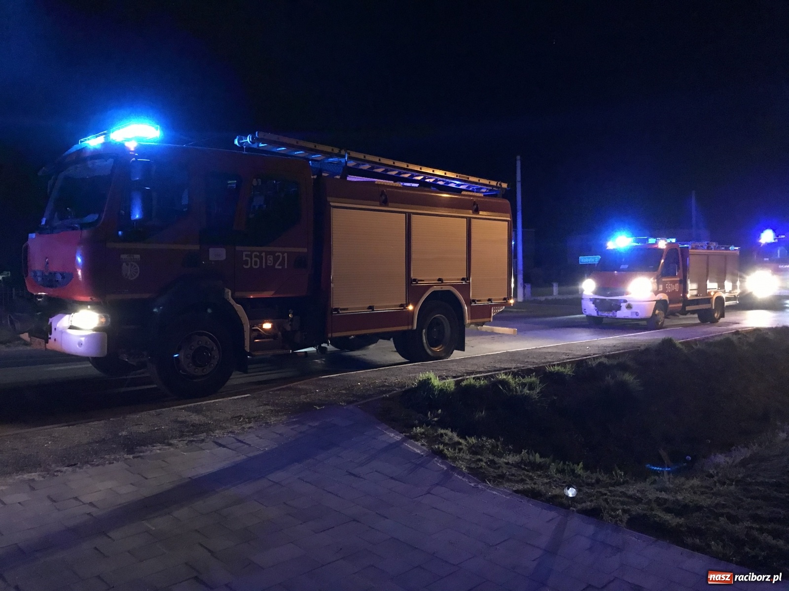 Zdjęcie w galerii na portalu naszraciborz.pl: DW 935 Racibórz-Rybnik. Opel uderzył w bok ciągnika z naczepą. Kierowca kompletnie pijany[FOTO] wiadomości z regionu