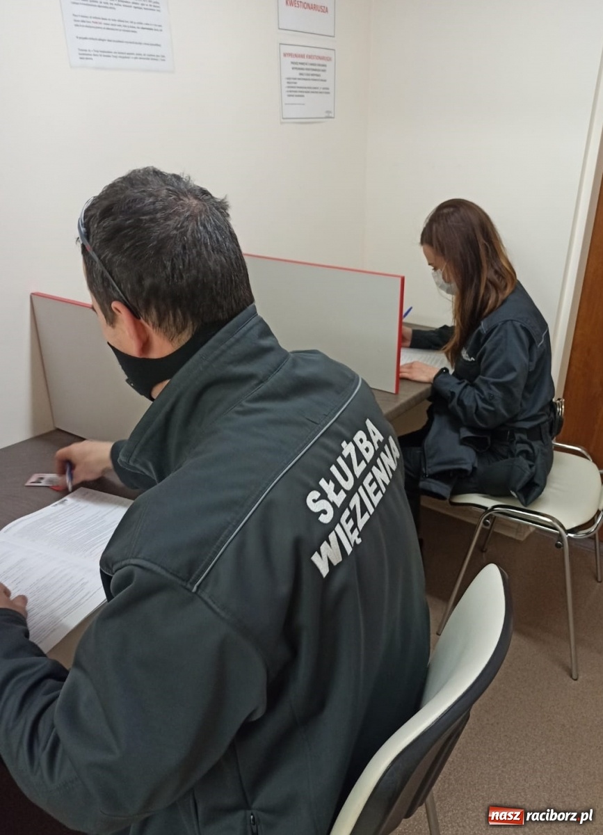 Zdjęcie w galerii na portalu naszraciborz.pl: Służba Więzienna z Jastrzębia-Zdroju odpowiedziała na apel raciborskiego krwiodawstwa wiadomości z regionu