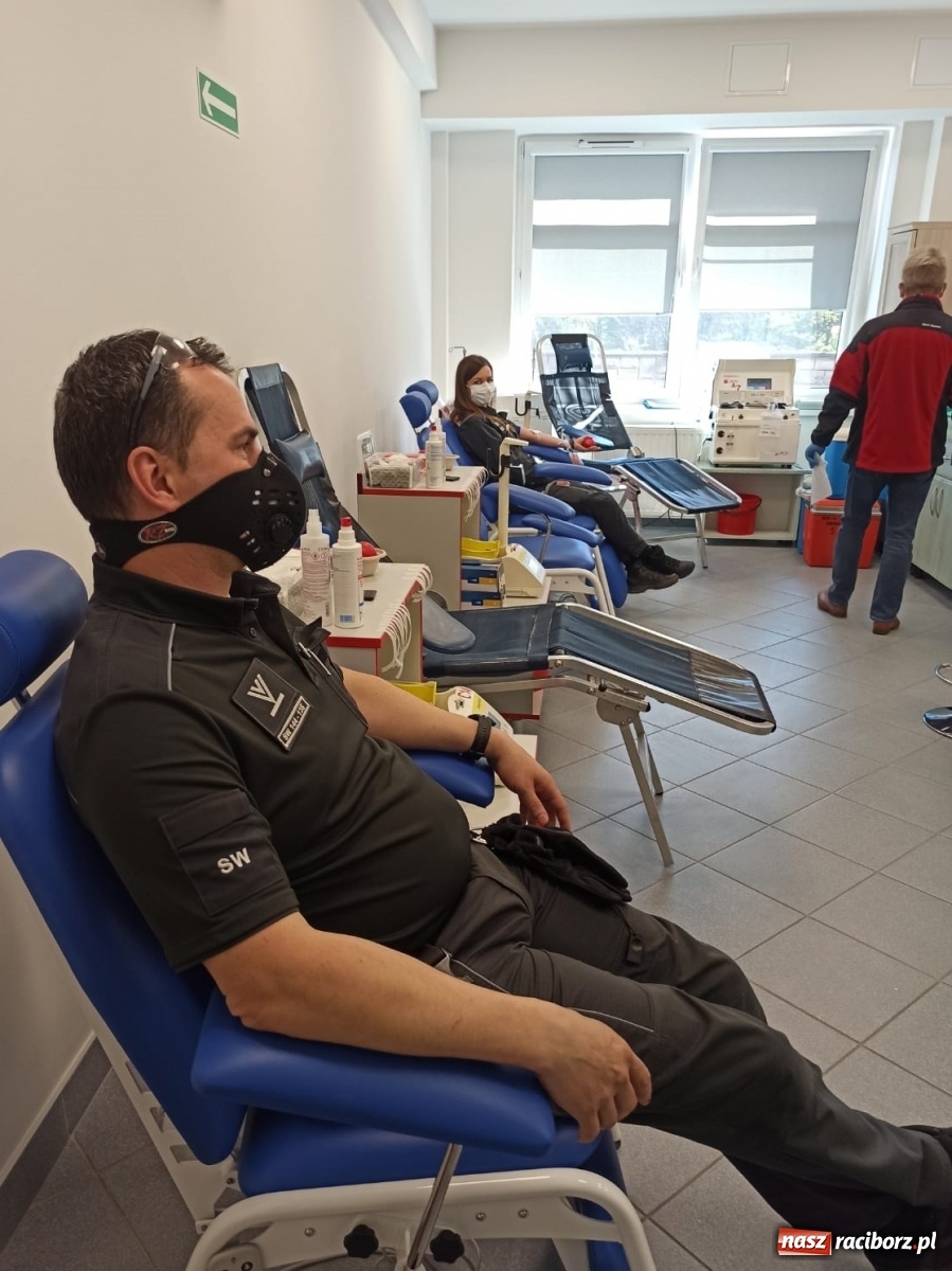 Zdjęcie w galerii na portalu naszraciborz.pl: Służba Więzienna z Jastrzębia-Zdroju odpowiedziała na apel raciborskiego krwiodawstwa wiadomości z regionu