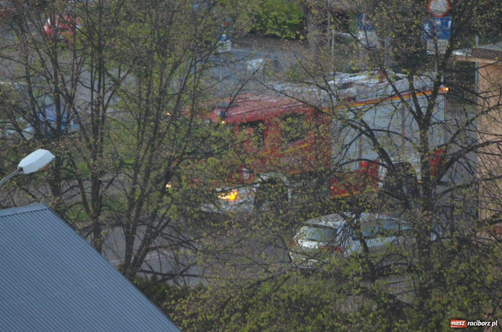 Zdjęcie w galerii na portalu naszraciborz.pl: Raport 998. Dym nad Biedronką. Przechodnie wezwali strażaków wiadomości z regionu