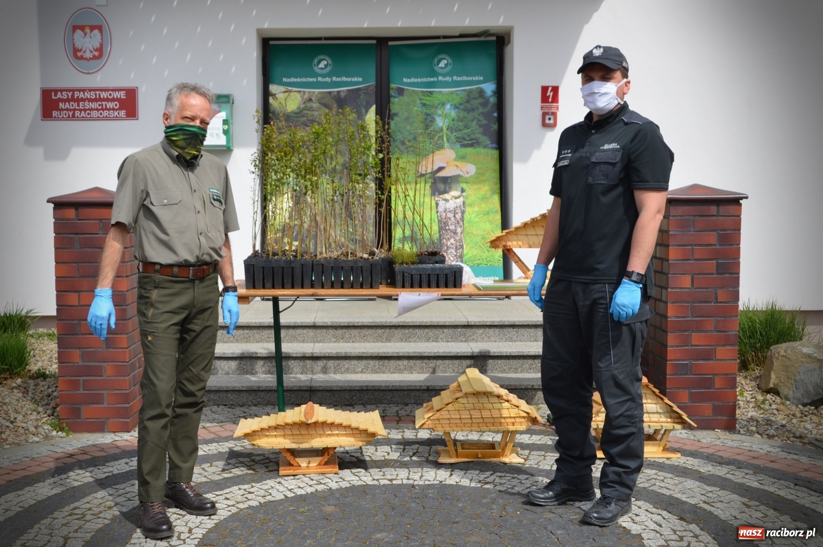 Zdjęcie w galerii na portalu naszraciborz.pl: Służba Więzienna pomaga mieszkańcom lasów wiadomości z regionu