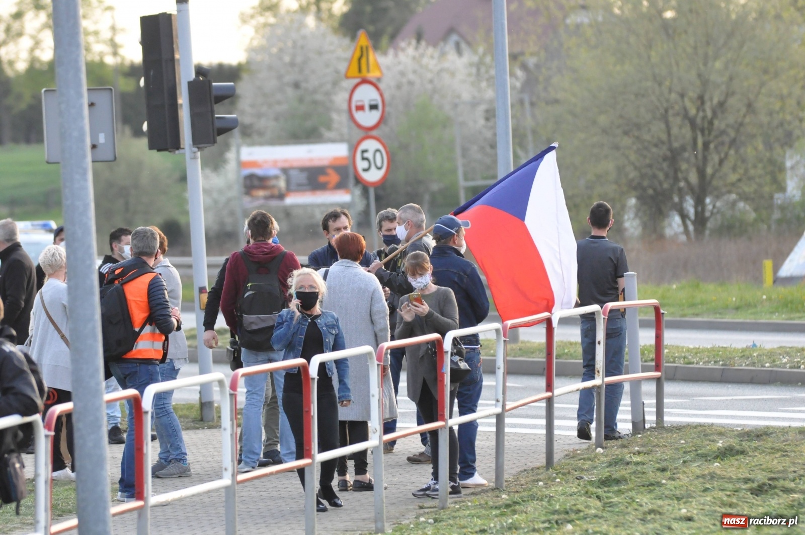Zdjęcie w galerii na portalu naszraciborz.pl: Pracownicy transgraniczni protestowali w Chałupkach [FOTO i WIDEO] wiadomości z regionu