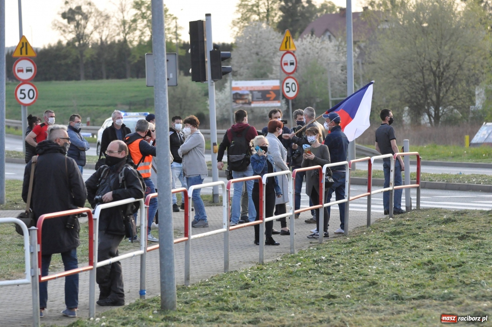 Zdjęcie w galerii na portalu naszraciborz.pl: Pracownicy transgraniczni protestowali w Chałupkach [FOTO i WIDEO] wiadomości z regionu