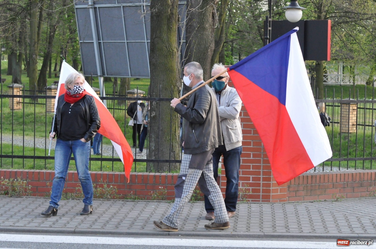 Zdjęcie w galerii na portalu naszraciborz.pl: Pracownicy transgraniczni protestowali w Chałupkach [FOTO i WIDEO] wiadomości z regionu