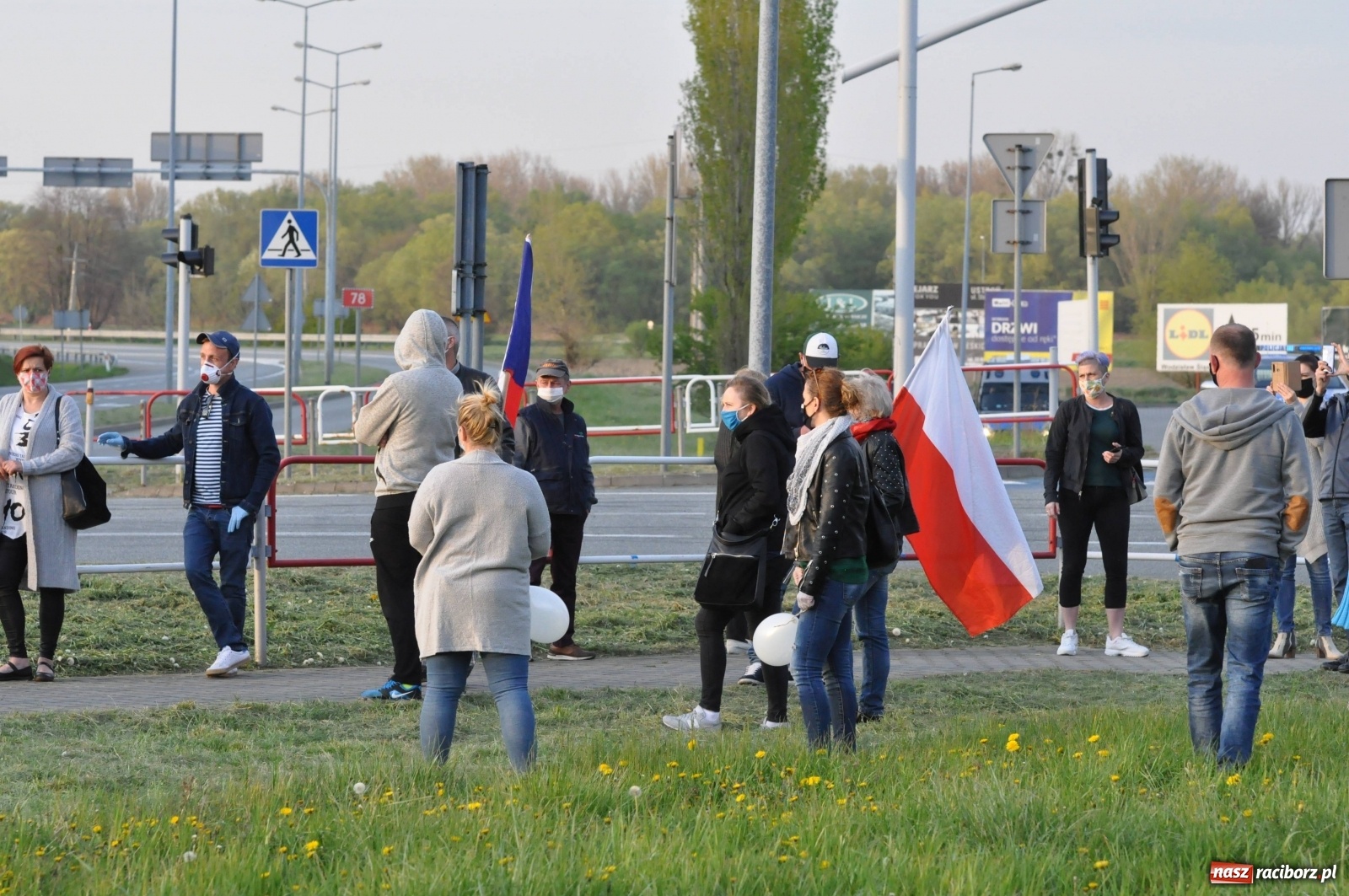 Zdjęcie w galerii na portalu naszraciborz.pl: Pracownicy transgraniczni protestowali w Chałupkach [FOTO i WIDEO] wiadomości z regionu