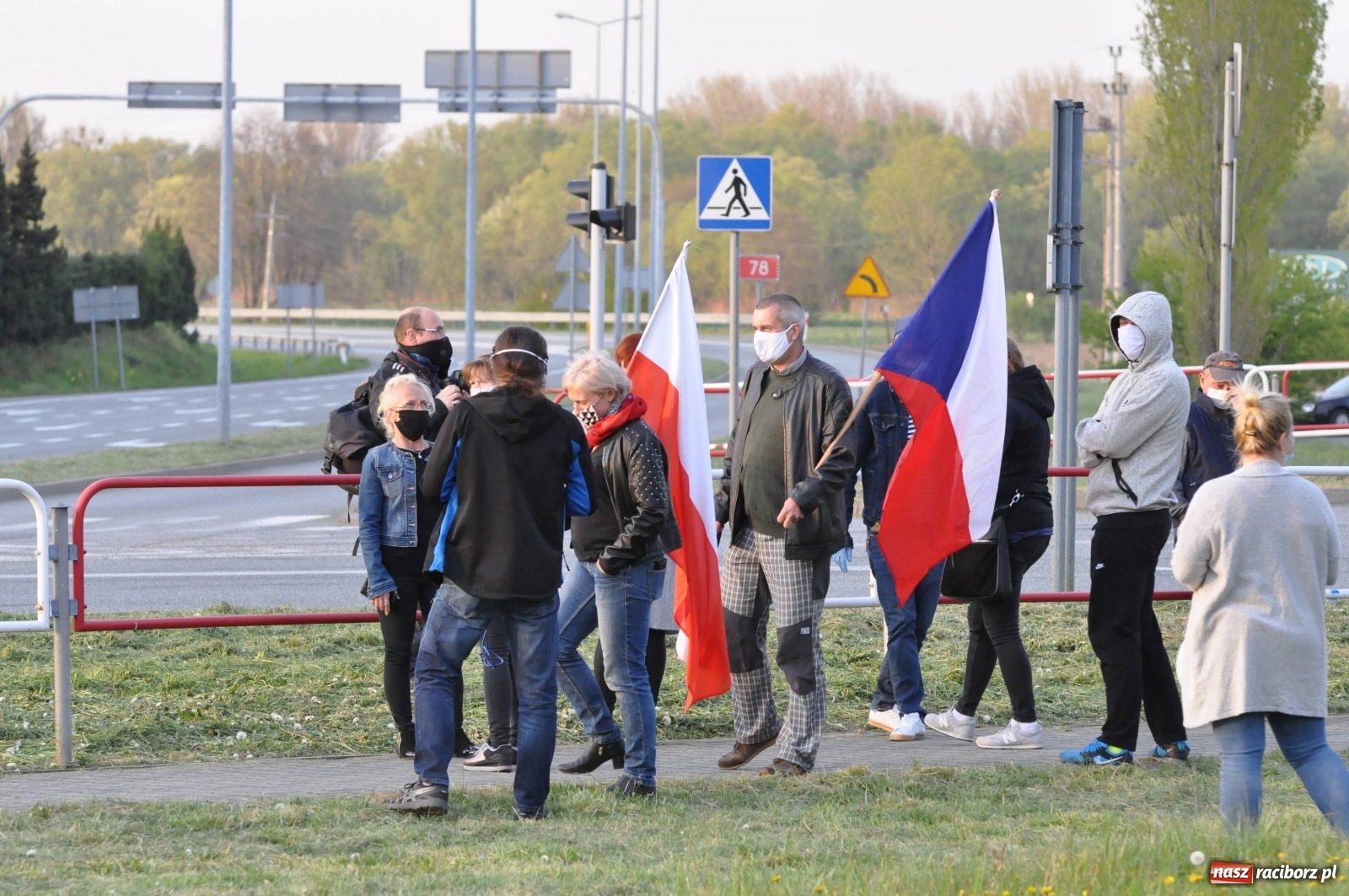 Zdjęcie w galerii na portalu naszraciborz.pl: Pracownicy transgraniczni protestowali w Chałupkach [FOTO i WIDEO] wiadomości z regionu