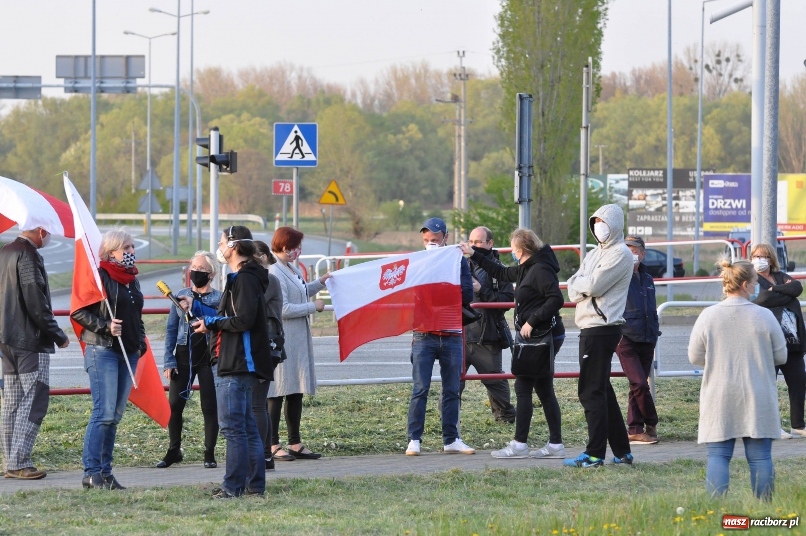 Zdjęcie w galerii na portalu naszraciborz.pl: Pracownicy transgraniczni protestowali w Chałupkach [FOTO i WIDEO] wiadomości z regionu