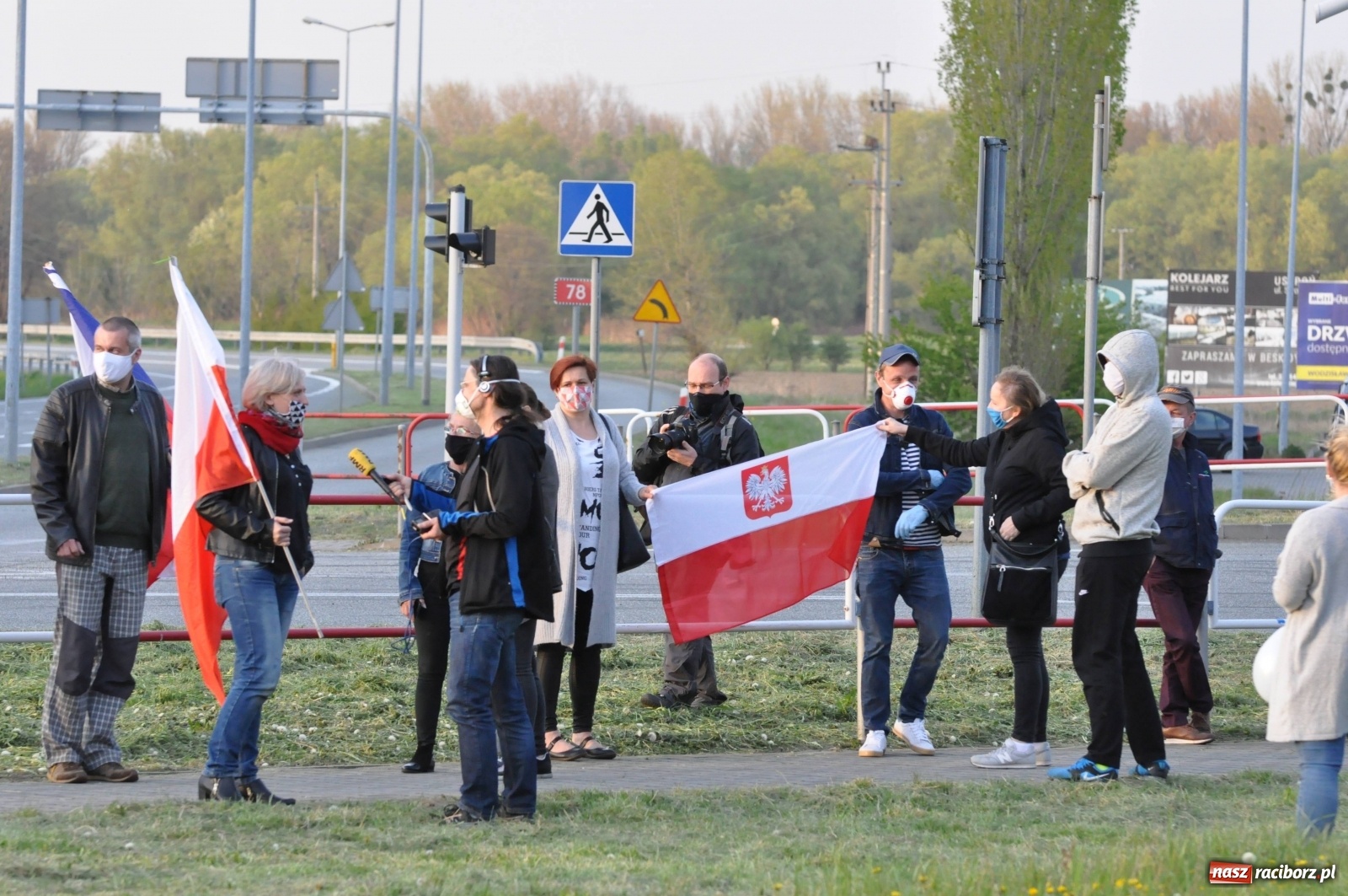 Zdjęcie w galerii na portalu naszraciborz.pl: Pracownicy transgraniczni protestowali w Chałupkach [FOTO i WIDEO] wiadomości z regionu