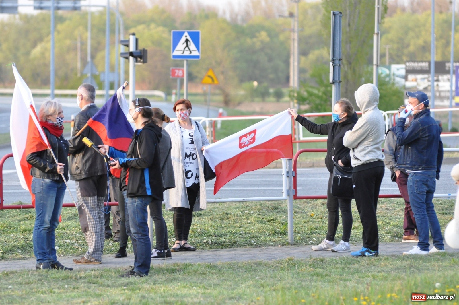 Zdjęcie w galerii na portalu naszraciborz.pl: Pracownicy transgraniczni protestowali w Chałupkach [FOTO i WIDEO] wiadomości z regionu