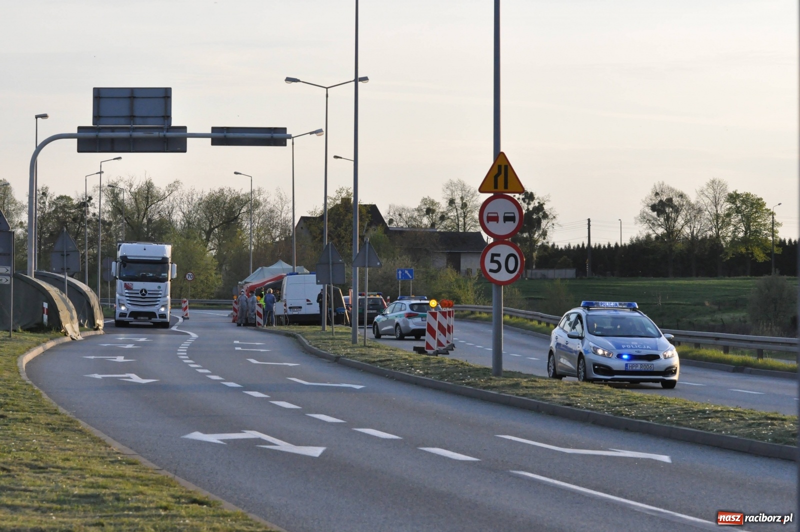 Zdjęcie w galerii na portalu naszraciborz.pl: Pracownicy transgraniczni protestowali w Chałupkach [FOTO i WIDEO] wiadomości z regionu