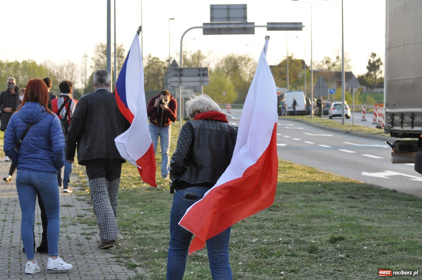Zdjęcie w galerii na portalu naszraciborz.pl: Pracownicy transgraniczni protestowali w Chałupkach [FOTO i WIDEO] wiadomości z regionu