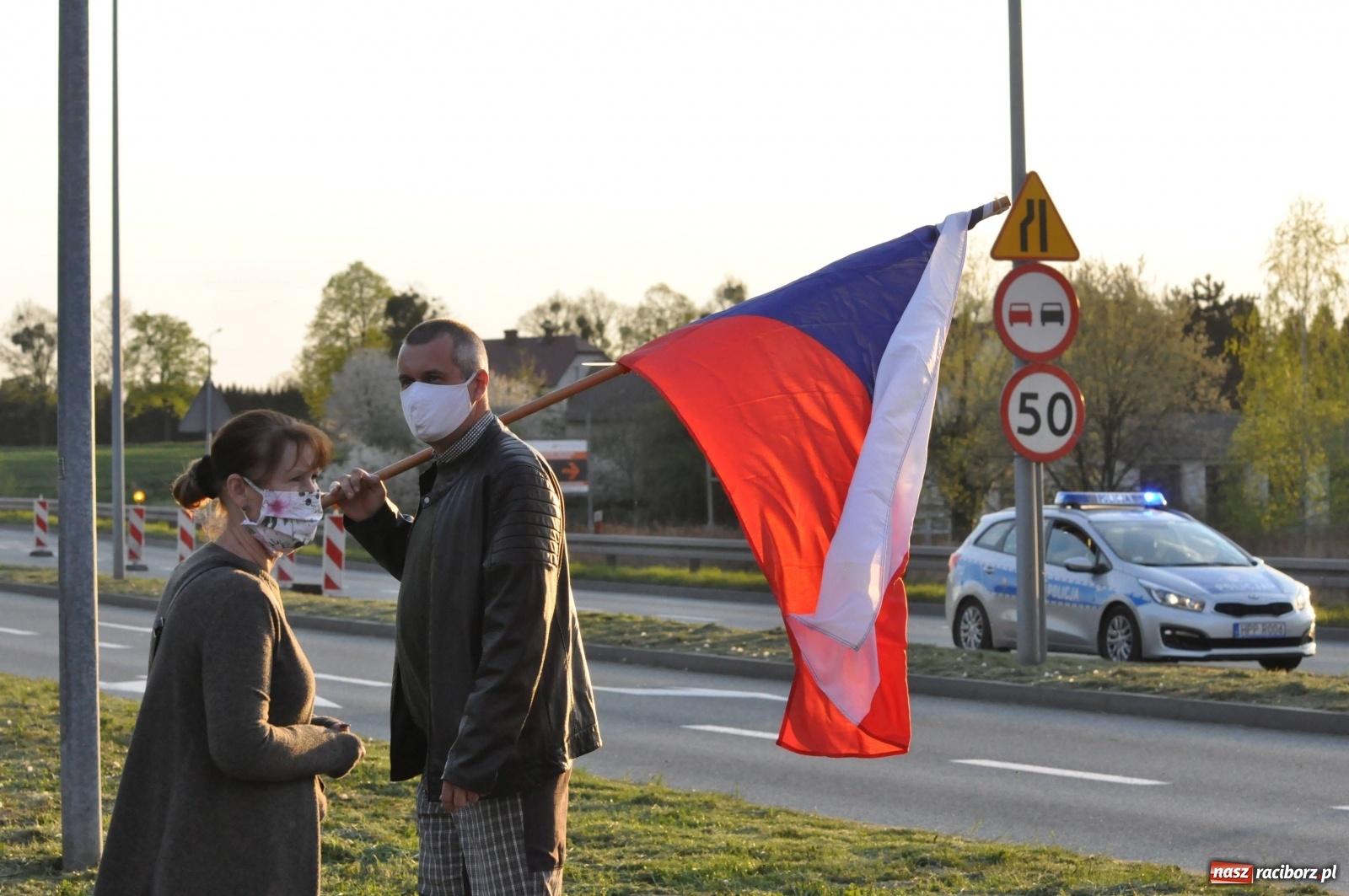 Zdjęcie w galerii na portalu naszraciborz.pl: Pracownicy transgraniczni protestowali w Chałupkach [FOTO i WIDEO] wiadomości z regionu