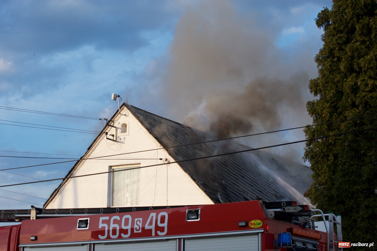 Zdjęcie w galerii na portalu naszraciborz.pl: Pożar domu na Zamkowej w Tworkowie [FOTO i WIDEO] wiadomości z regionu