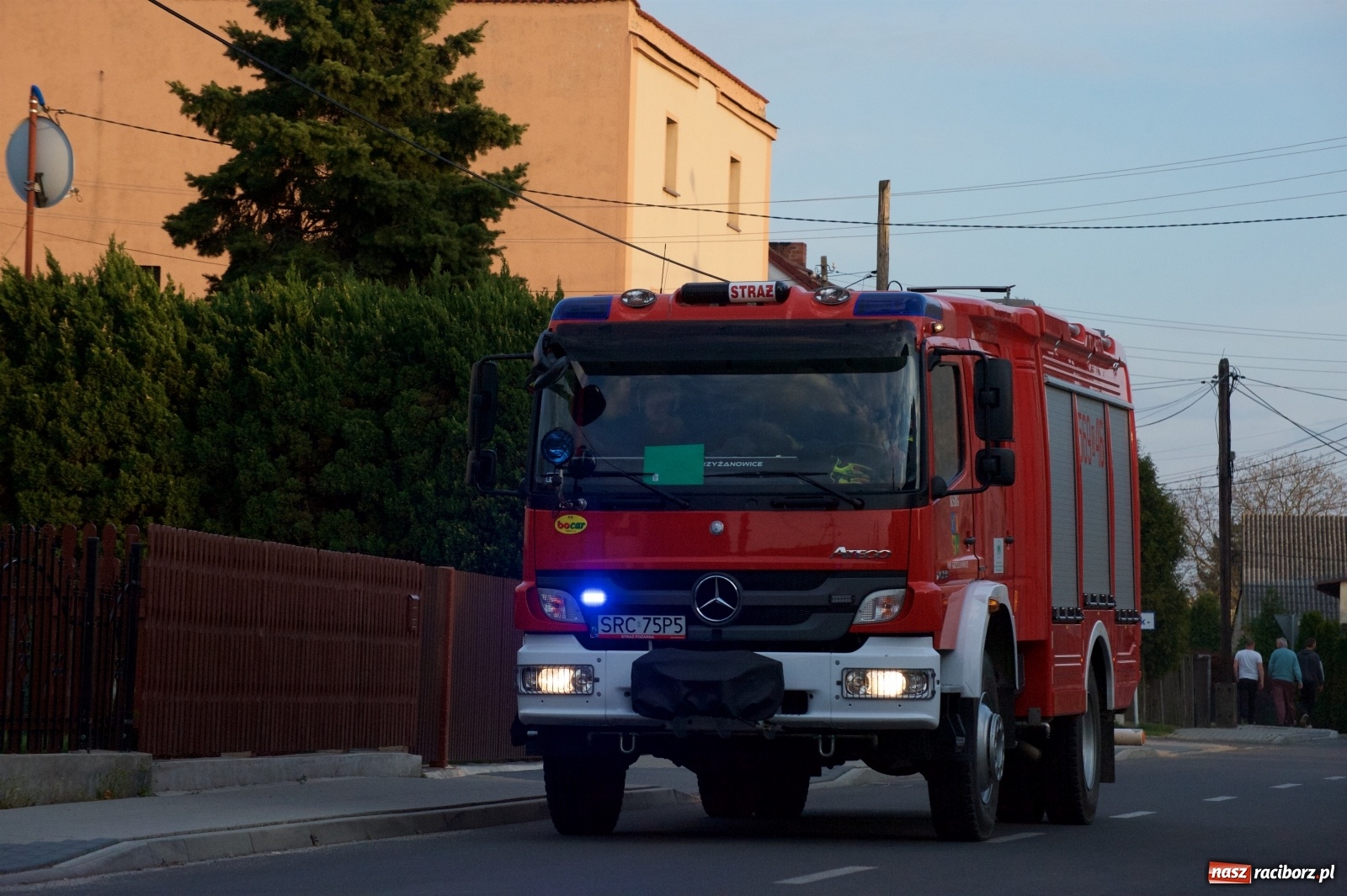 Zdjęcie w galerii na portalu naszraciborz.pl: Pożar domu na Zamkowej w Tworkowie [FOTO i WIDEO] wiadomości z regionu