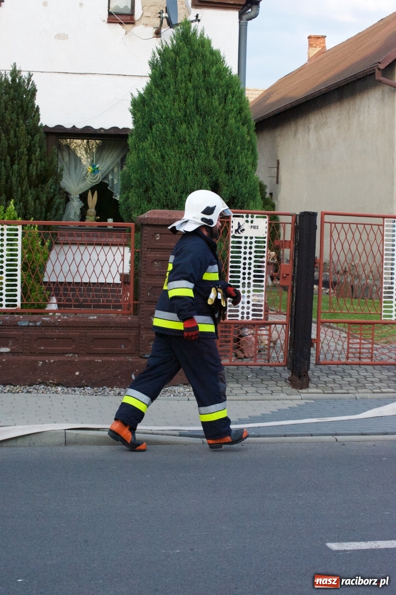 Zdjęcie w galerii na portalu naszraciborz.pl: Pożar domu na Zamkowej w Tworkowie [FOTO i WIDEO] wiadomości z regionu
