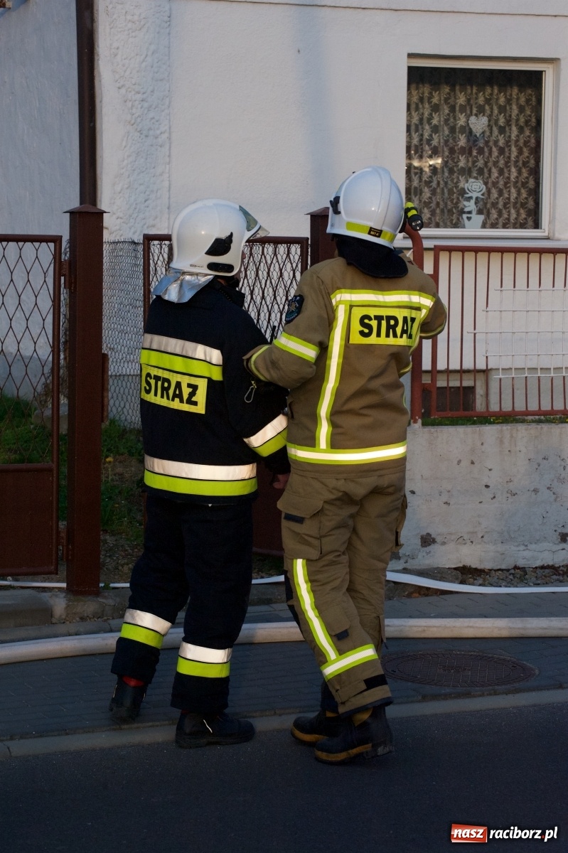 Zdjęcie w galerii na portalu naszraciborz.pl: Pożar domu na Zamkowej w Tworkowie [FOTO i WIDEO] wiadomości z regionu