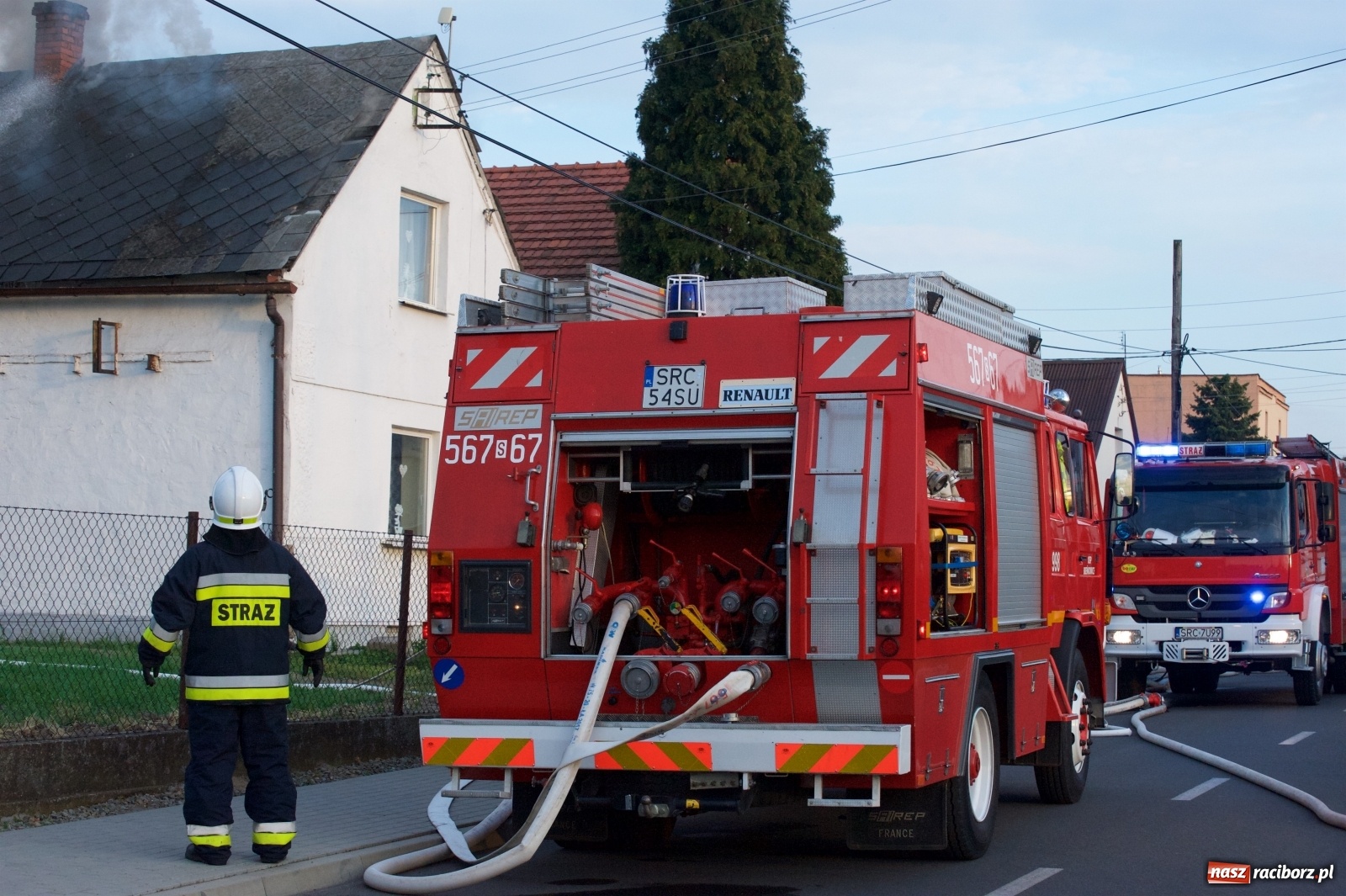 Zdjęcie w galerii na portalu naszraciborz.pl: Pożar domu na Zamkowej w Tworkowie [FOTO i WIDEO] wiadomości z regionu